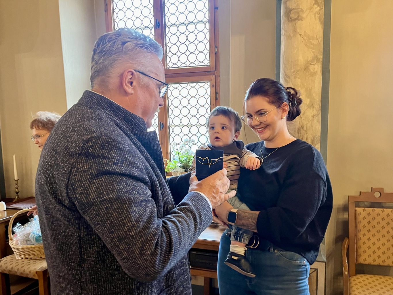 Die Begrüßung der Neugeborenen ist in Annaberg-Buchholz mittlerweile zu einer schönen Tradition geworden. Foto: Nicole Gräbner/ Stadt Annaberg-Buchholz