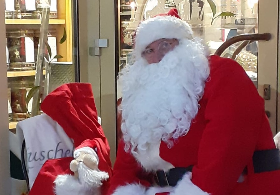 Der Weihnachtmann freut sich, wieder in Annaberg-Buchholz zu sein. Foto: Weihnachtsmann