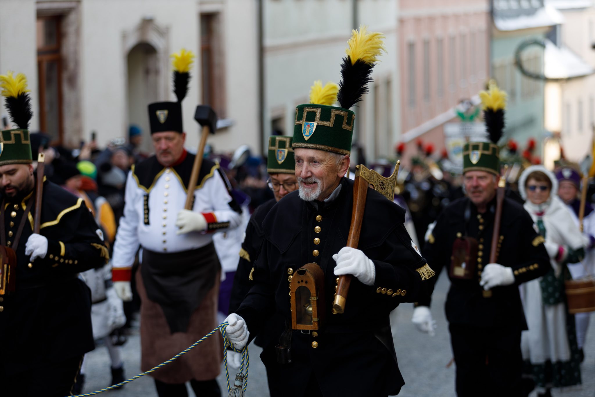 Zur diesjährigen Bergparade werden 1.100 Trachtenträger erwartet. Foto: Stadt Annaberg-Buchholz/ Ronny Küttner/photoron