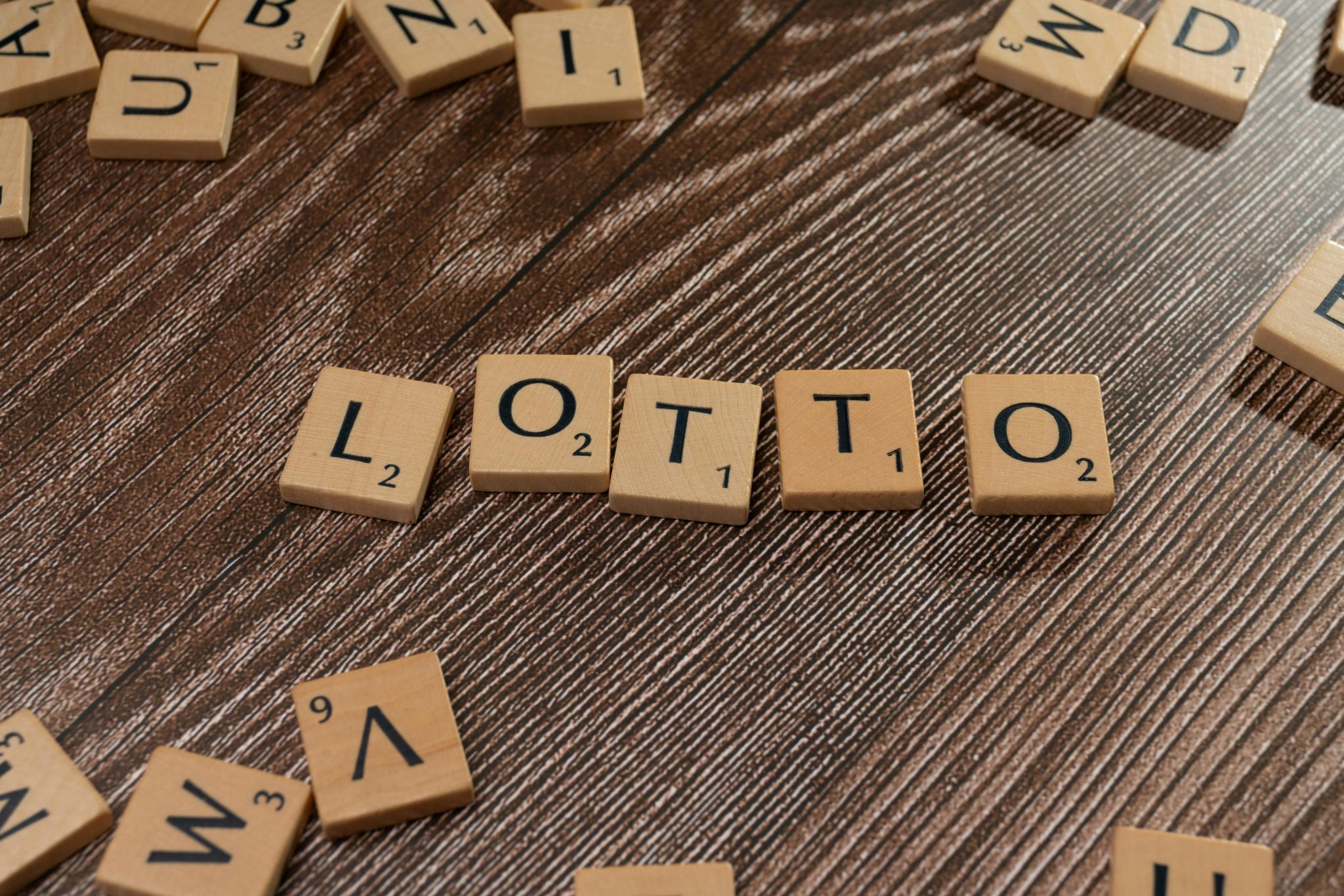 Der Traum vom großen Lotto-Gewinn kann schnell zum Albtraum werden, wenn man falschen Lotto-Gesellschhaften auf den Leim geht. Symbolfoto: Pexels/ Markus Winkler